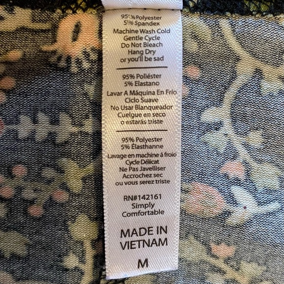 Cute! LULAROE Black w Rust Copper Rose Pink Floral Print Slit Sides Shirt Sz MED - Picture 3 of 7